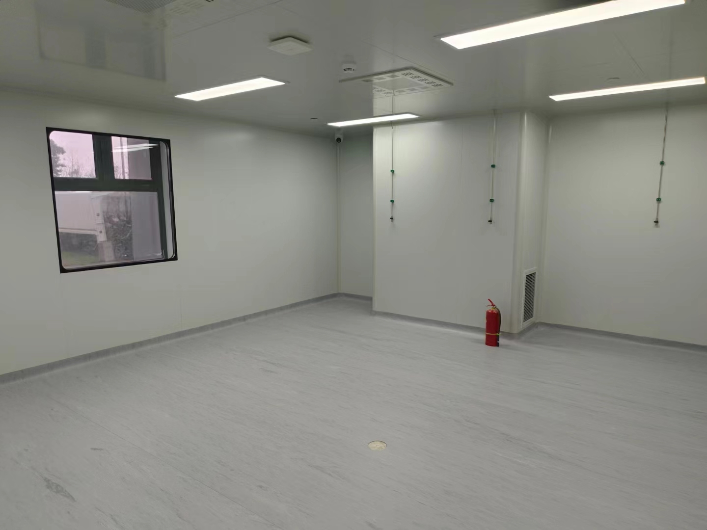 萬級(jí)三類醫(yī)療凈化車間裝修圖片